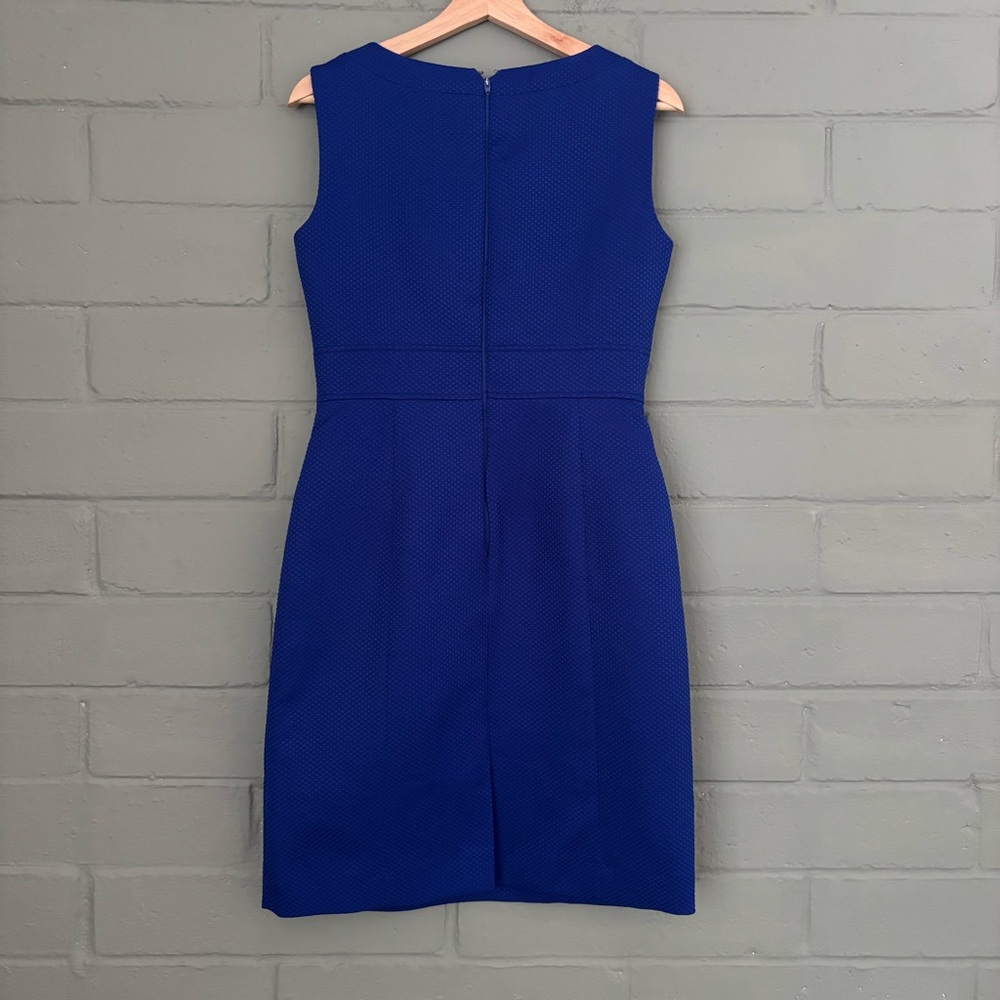 Tahari Arthur S. Levine Blue Sheath Dress Gold Buckle Size 4 Career Workwear - Picture 4 of 13